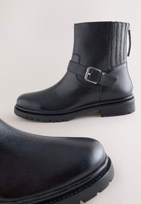 Next REGULAR FIT - FOREVER COMFORT BIKER - Aulinukai su platforma - black leather