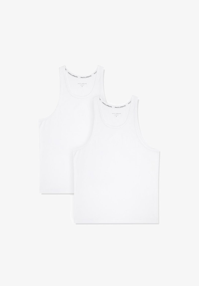 Dwa białe topy na ramiączkach wykonane z bawełny, z szerokimi ramiączkami, okrągłymi dekoltami i powtarzającym się logo marki wzdłuż dekoltu.