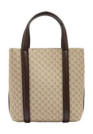 Beżowa torba typu tote o fakturowanej powierzchni z ciemnobrązowymi skórzanymi uchwytami i pionowymi paskami na białym tle.