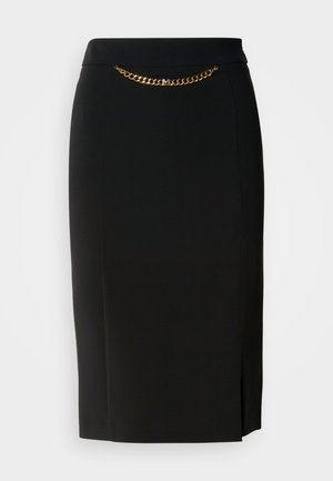 Melns zīmuļu svārki ar nelielu šķēlumu, ar zelta ķēdes detaļu jostasvietā. Izgatavoti no gludas, elastīgas auduma, nodrošinas komfortu.