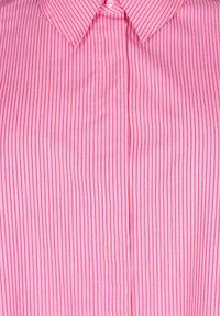 Zizzi LOCKERES LANGÄRMLIGES MIT STREIFEN - Skjortebluser - b pink salsa stripe