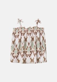 Blusa de color rosa claro con un diseño estampado en verde y marrón, cuello elástico y delgadas cintas en los tirantes. Tela texturizada, corte casual.