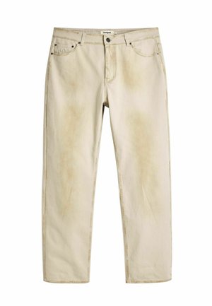Jeans beige a gamba dritta con tasche anteriori, passanti per cintura, chiusura con bottone e una piccola toppa con il marchio sulla tasca destra.
