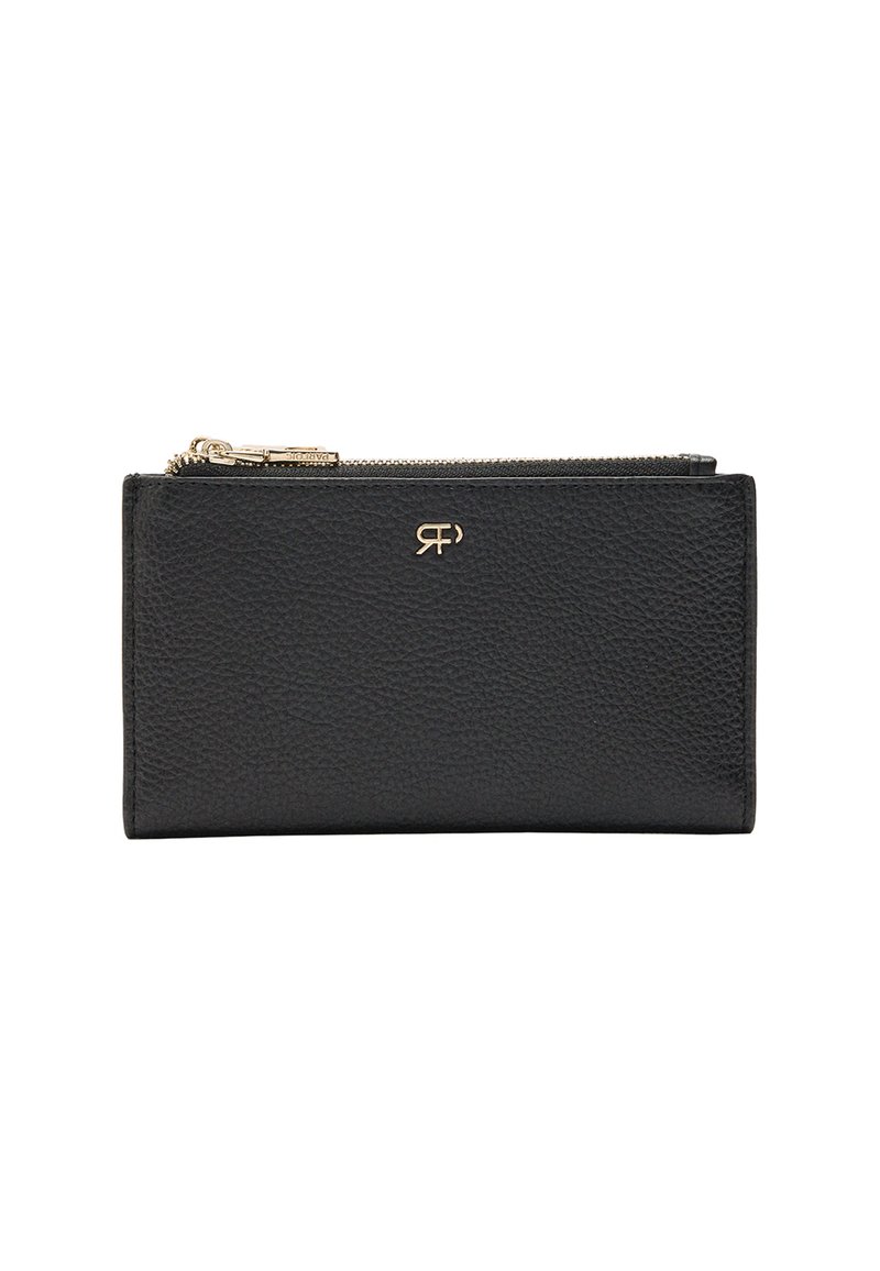 Czarny skórzany portfel o teksturowanej powierzchni, z zamkiem na suwak i złotym logo. Smukły, prostokątny kształt z prostymi krawędziami.