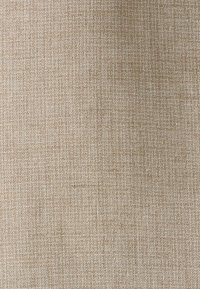 Tela de lino en beige claro con un tejido texturizado, que muestra un fino patrón de cuadrícula uniforme. Adecuada para tapicería o prendas de vestir.