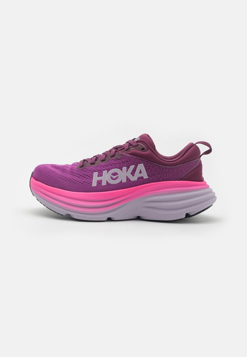Sneaker HOKA in viola e rosa, con tomaia testurizzata, intersuola ammortizzata e un design della suola stratificato distintivo.