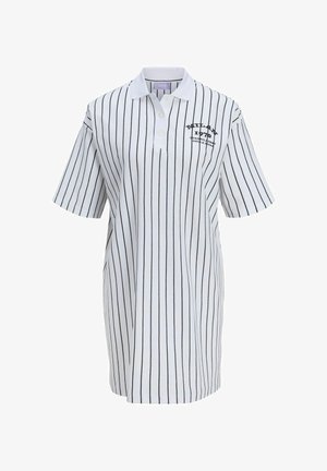 Witte polokleed met zwarte verticale strepen, korte mouwen en een drieknoopsluiting. Bevat bedrukte tekst met "MILAN 1970."