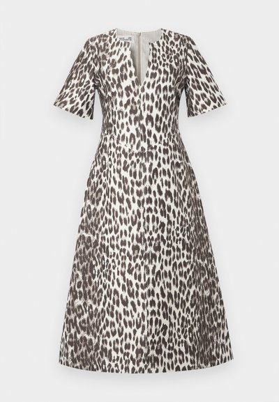 Φόρεμα midi με κοντά μανίκια, ασπρόμαυρο λεοπάρ σχέδιο, ντεκολτέ σε σχήμα V και εφαρμοστή μέση με φούστα σε γραμμή καμπάνα.