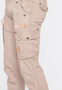 Non sélectionné, marron