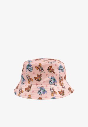 Cappello a secchiello rosa decorato con cuccioli dei cartoni animati che indossano accessori colorati e piccole forme a cuore sparse sul tessuto.