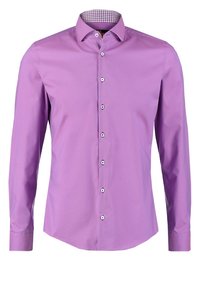 Koszula z długim rękawem w jasnofioletowym materiale, z kołnierzem na guziki i wnętrzem w kratę. Sześć guzików na przodzie z białymi akcentami.