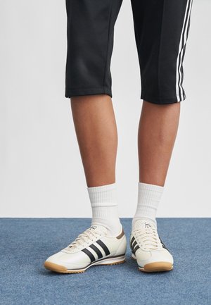 adidas Originals SL 72 OG W PEARLIZED - Sapatilhas - off-white/core black/earth strata