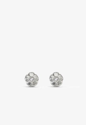 Boucles d'oreilles en argent en forme de fleur, avec un design texturé et une pierre précieuse claire au centre, présentant une forme de pétale et une finition polie.