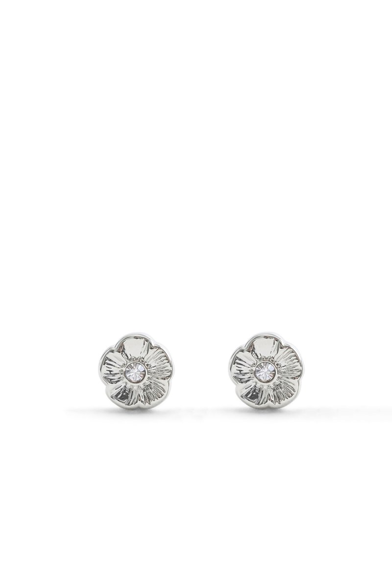 Orecchini a perno floreali in argento con design testurizzato e una pietra centrale trasparente, caratterizzati da una forma a petalo e una finitura lucida.
