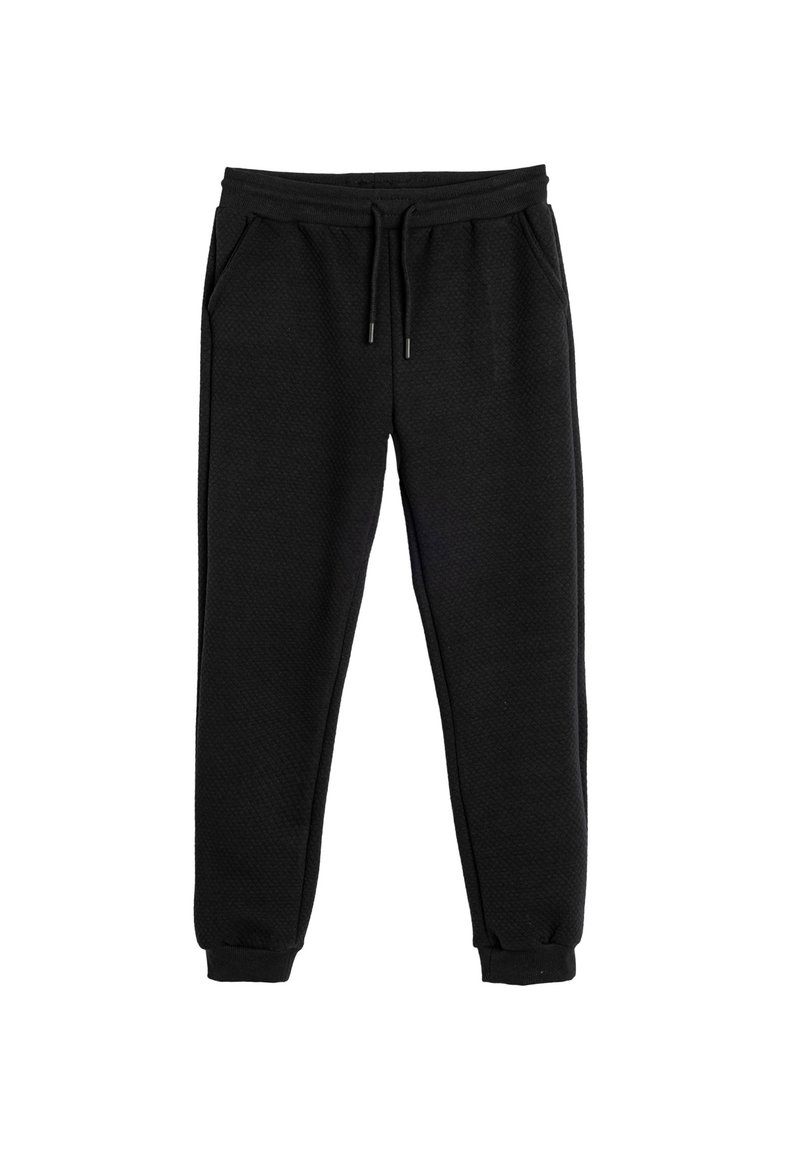 Zwarte joggingsbroek van een gestructureerde stof, met een elastische tailleband, koordsluiting en zijzakken. Tapered boorden bij de enkels.
