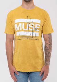 Paradiso Clothing MUSE ORIGIN OF SYMMETRY DIP DYE MINERAL WASH - Print T-shirt - yellow