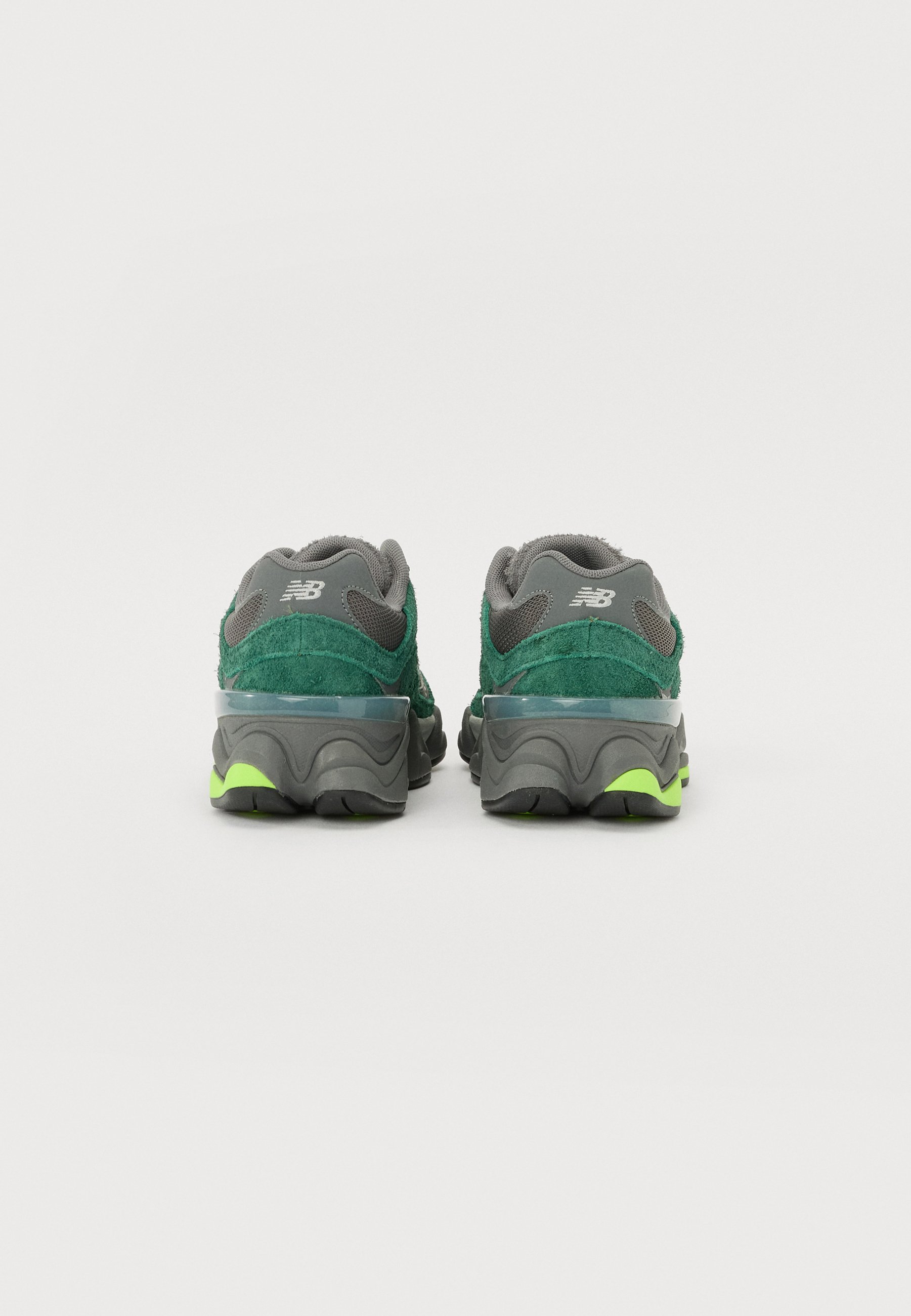 緑子 Pantofi New Balance 9060 - verde (new spruce)