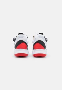 Jordan JORDAN MA2 - Sapatilhas - white/black/university red/light smoke grey/praline