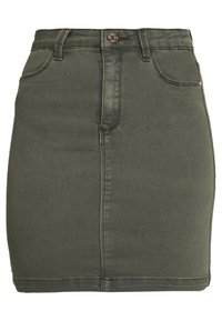 Olivově zelená džínová sukně s předními kapsami, přiléhavým střihem a délkou nad kolena. Má zapínání na jeden kovový knoflík.