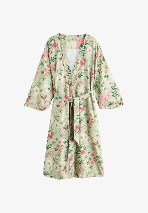 Hellgrüner Wickelbademantel mit Blumenmuster, weiten Ärmeln und einem passenden Gürtel, der in der Taille gebunden ist.