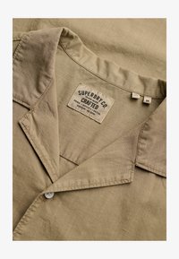 Non sélectionné, light khaki green