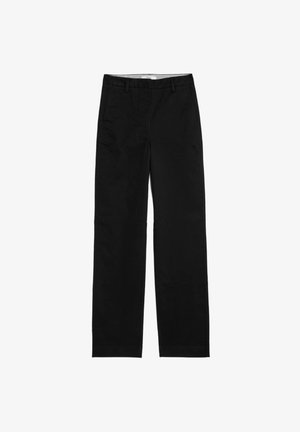 Pantalones negros de tela, con diseño de pierna recta, trabillas para cinturón y bolsillos frontales sin patrones ni adornos visibles.