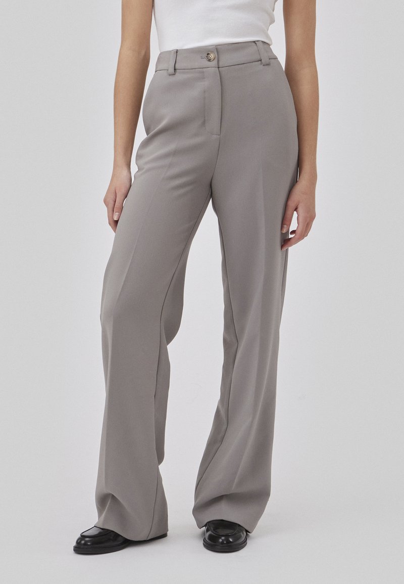 Modström - GALE PANTS - Trousers - steeple gray, Enlarge