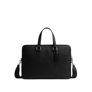 Valigetta in pelle nera con due manici, tracolla staccabile e una piccola targhetta appesa su sfondo bianco.