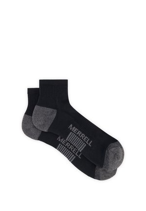 Paire de chaussettes noires à la cheville avec talons et orteils gris, arborant la marque "MERRELL" et des rayures verticales sur la voûte plantaire.