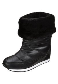 Czarne zimowe buty Calvin Klein z futrzanym mankietem, górą z gładkiej skóry, pikowanym wzorem, białą podeszwą środkową i teksturowaną podeszwą gumową.