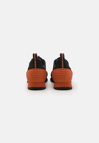 EA7 Emporio Armani LACES UNISEX - Tenisice - black/robois tea