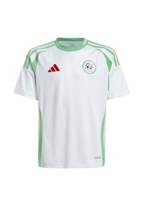 Witte voetbalshirt met groene accenten, Adidas-logo en embleem van het Algerijnse nationale team. Voorzien van een ronde hals en een gestructureerd ontwerp.