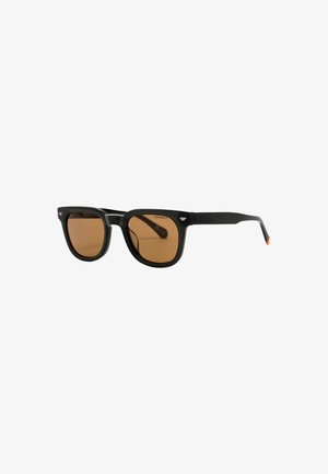 Gafas de sol cuadradas negras con lentes de tono marrón, que presentan un diseño de marco resistente y sutiles acentos en las patillas.