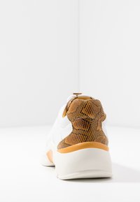 Tamaris Pure Relax LACE-UP - Baskets basses - white/saffron