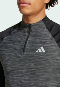 adidas Performance GYM 3-STRIPES 1/4-ZIP  - Maglietta a manica lunga - black melange