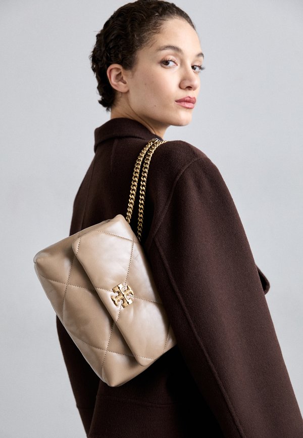 KIRA DIAMOND QUILT SMALL CONVERTIBLE SHOULDER BAG - Cross body bag - taupe oak