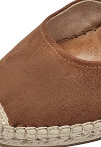 Tamaris Sandály na platformě - cognac
