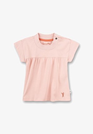 Lichtroze katoenen T-shirt met korte mouwen, gerimpelde taille, geribbelde halslijn en een kleine bruine berenafbeelding aan de voorkant.