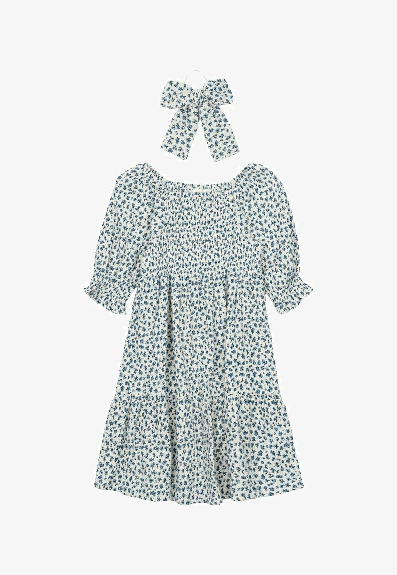 Lilleline kleit ja sobiv lipsuaksessuaar, millel on sinine lillemuster valgel taustal, puffvarrukad ja kihiline hem.