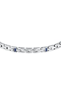 Bracciale in acciaio inossidabile argentato caratterizzato da maglie rettangolari e tre pietre blu incastonate in accenti quadrati, con una finitura liscia e lucida.
