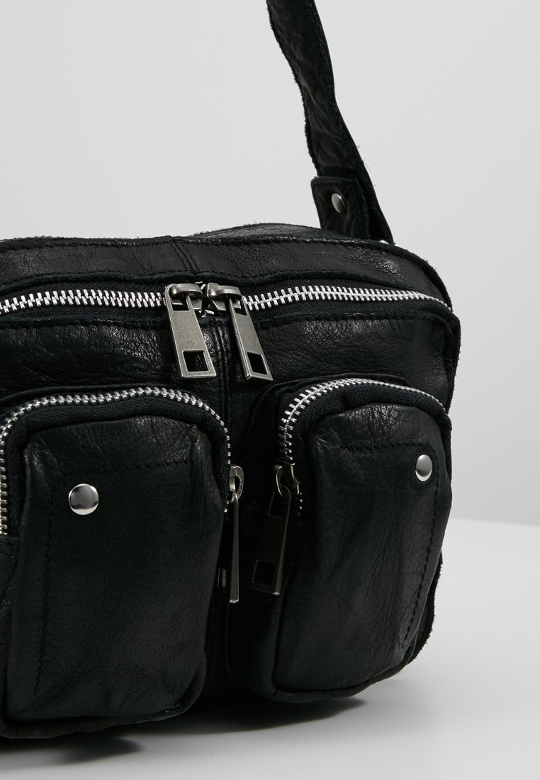 Damen Handtaschen | Núnoo ELLIE WASHED Handtasche black/schwarz - MO02439 Damen Handtaschen | Núnoo ELLIE WASHED Handtasche black/schwarz - MO02439