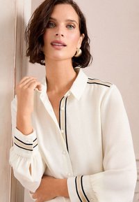 Love & Roses REGULAR FIT - DETAIL BUTTON THROUGH LONG SLEEVE  - Nööpidega pluus - cream