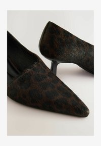 Ausgewählt, leopard print