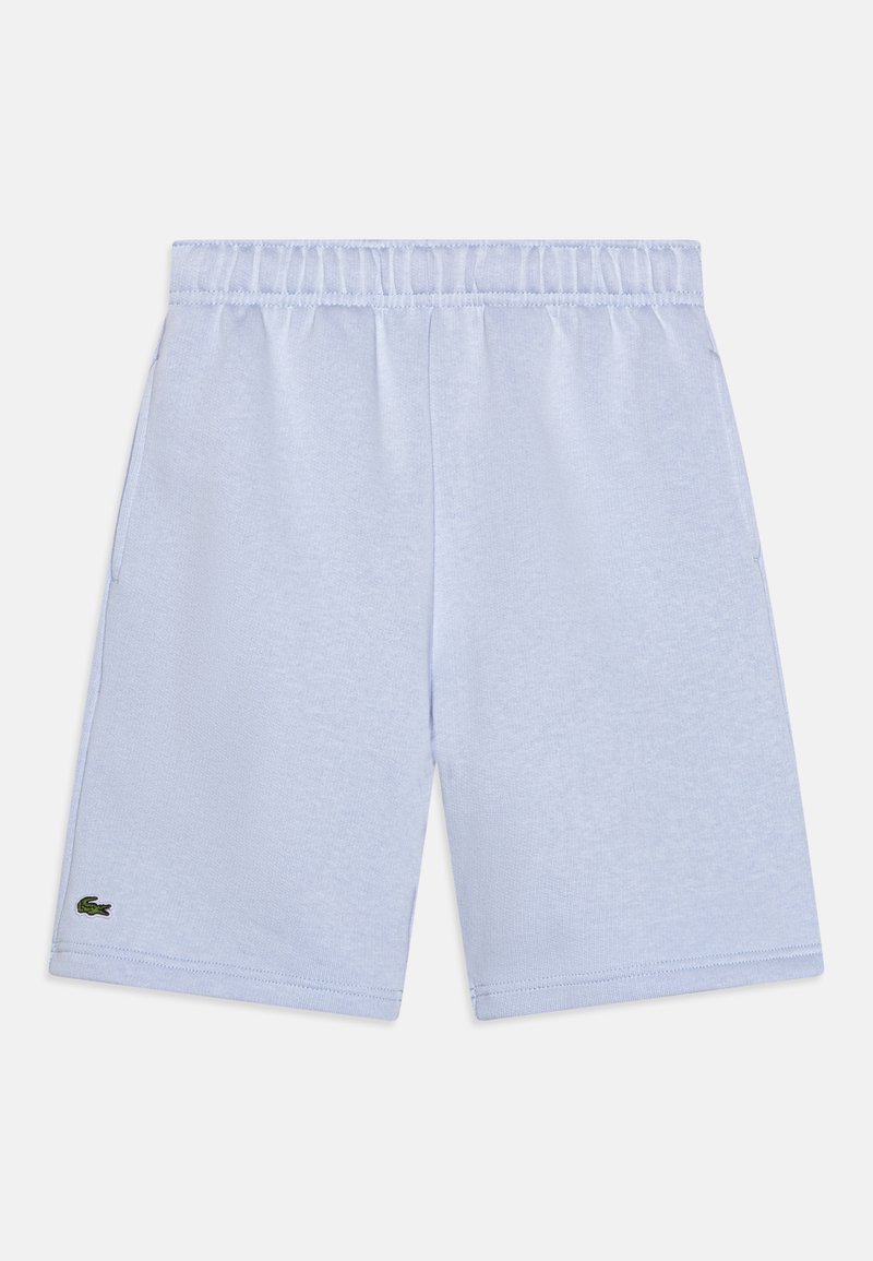 Shorts décontractés bleu clair avec taille élastique, poches latérales et petit logo crocodile vert sur la partie inférieure de la jambe gauche.