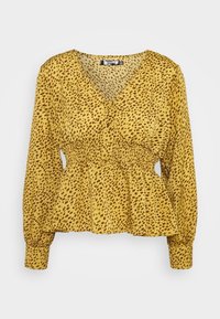 Gul blus med V-ringning, långa ärmar, smockad midja och leopardmönster. Mjukt material med peplum-design för extra form.