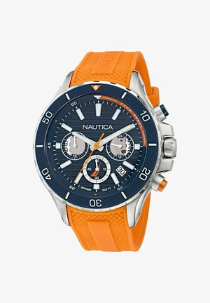 Zegarek Nautica na bransolecie z pomarańczowego silikonu, granatowa tarcza, trzy subtarcze, srebrne wskazówki, okno daty i stalowa koperta.