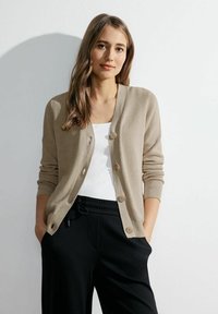 Gilet Ouvert Femme En Fil à Plumes Cecil – Sans Manches, Doux Et Confortable, Parfait Pour Superpositions