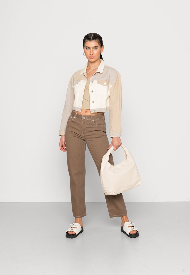 Damen T-Shirts | NA-KD ASYMMETRIC STRAP SINGLET Top beige - NY30785 Damen T-Shirts | NA-KD ASYMMETRIC STRAP SINGLET Top beige - NY30785