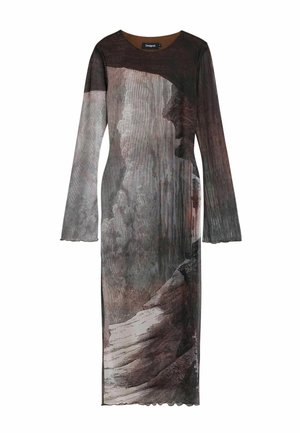 Langarmkleid mit strukturiertem, bedrucktem Design in Grautönen und Braun, das abstrakte Landschaften darstellt. Detail mit gewelltem Saum.