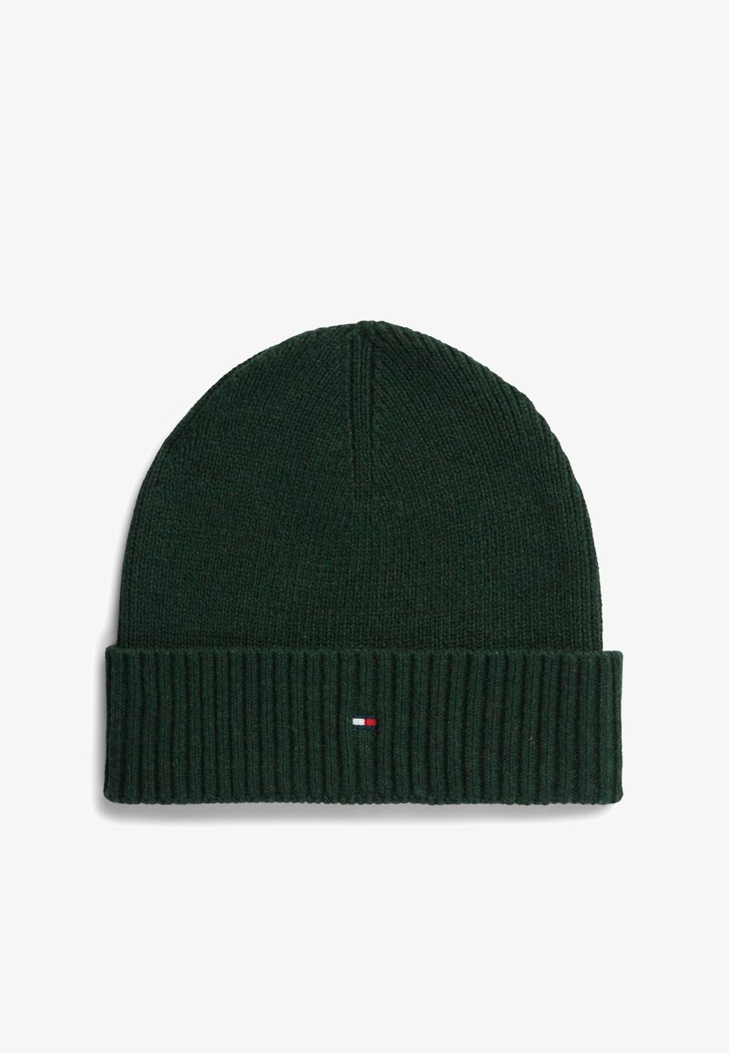 Bonnet en maille vert foncé avec un bord replié et un petit logo rectangulaire rouge, blanc et bleu au centre devant.